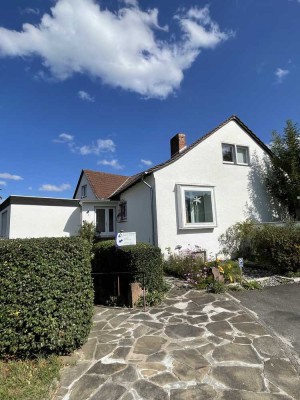 Großzügige Wohnung mit Balkon + Holzofen in guter Lage in Grebendorf (Gemeinde 37276 Meinhard)