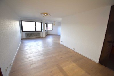 **Renovierte 2,5-Zimmer-Whg. mit Balkon, Traumblick, Garage*Weil der Stadt**