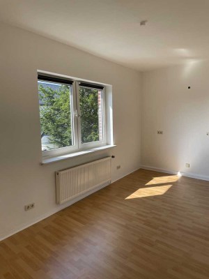 Mieter gesucht 2 Zimmer, 64qm, 576€, 140€ NK