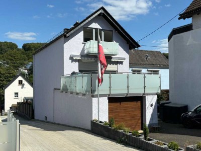 Einfamilienhaus / ggf. auch als 2-Familienhaus nutzbar, Terrasse, Garage