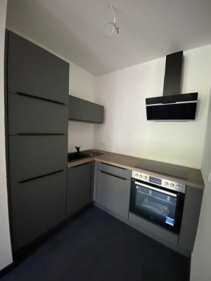 ** kleine 2-Raum Wohnung mit Balkon und Einbauküche **