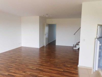 Schöne helle Maisonette-Wohnung mit großer Dachterrasse