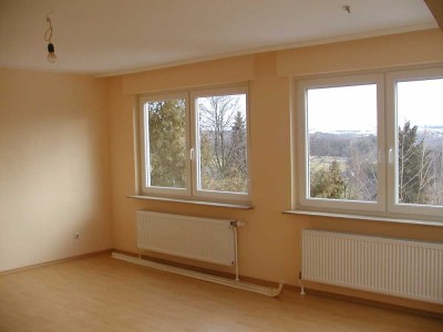 Schöne 126 qm Wohnung mit Balkon und Garten