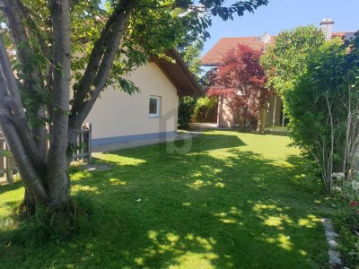 IDYLLISCHER FAMILIENTRAUM MIT GROßEM GARTEN