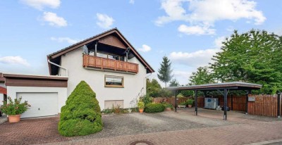 Familienparadies: Einfamilienhaus mit Einliegerwohnung, großem Garten und Stellplätzen