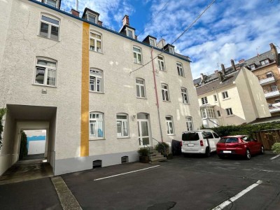 “Rheingauviertel“ – Stilvolle
2-Zimmerwohnung mit Balkon
in beliebter und zentraler Lage