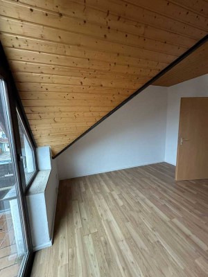 Gemütliche 1-Zimmer Dachgeschosswohnung mit Balkon