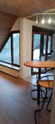 Gemütliche 2-Zimmer-Dachgeschosswohnung mit Loggia & Garage – 74074 Heilbronn