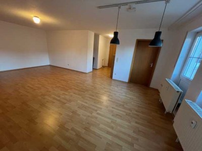 Wunderschöne, helle 4-Zimmer-Wohnung in zentraler Lage in Plochingen zu vermieten!