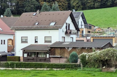 Gepflegtes EFH mit großem Unterstellplatz in ruhiger ländlicher Lage!