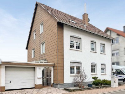 Zweifamilienhaus in Top Wohnlage von Zweibrücken Stadt mit Garten, Garage und großem Stellplatz