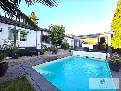 Bungalow mit luxuriöser Ausstattung und Einliegerwohnung inkl. Pool, Saunen und vielen Extras