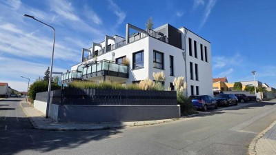 Exklusive, neuwertige 3-ZW mit grossem Balkon, Aufzug, EBK u.v.m. in Zirndorf bezugsfrei