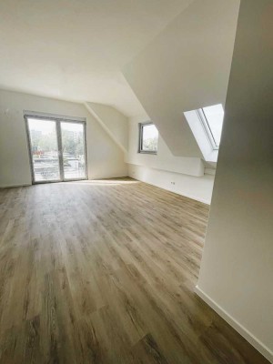 Exklusive 2 Zimmer-Wohnung mit Balkon und EBK, Erstbezug (W5)