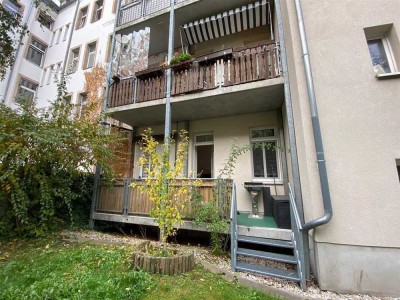 **Schöne 3-Zimmer mit Balkon und Zugang in den Garten, Wannenbad und Laminat**