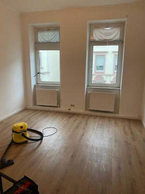 2-Zimmer Wohnung in Offenbach Stadtmitte mit geräumiger Küche/ Einbauküche