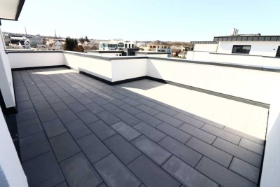 Penthousewohnung mit großer Dachterrasse -  Tiefgarage und Aufzug in zentraler Lage