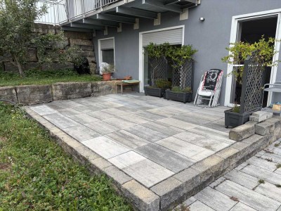 Einliegerwohnung mit großer Terrasse und viel Grün