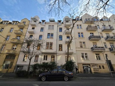 Wiesbadener Westend: Altbauwohnung, Erdgeschoss, 3 Zimmer, grosse Hinterhof-Terrasse!