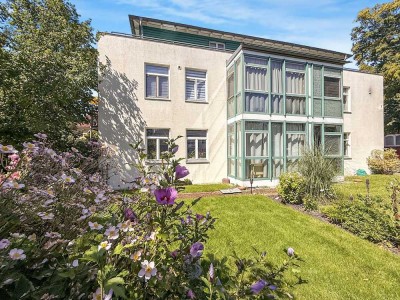 Familienwohnung mit Balkon, großem Garten- und Terrassenanteil und Tiefgaragenstellplatz