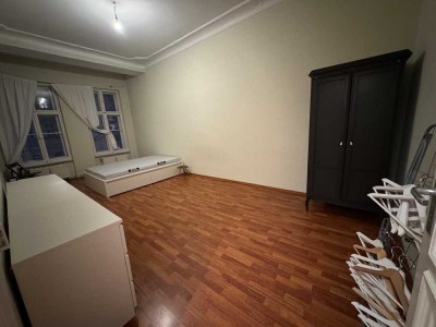 Stilvolle 2-Zimmer-Wohnung mit Balkon und Einbauküche in begehrter Lage von Berlin-Neukölln /