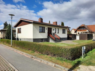 Top Einfamilienhaus mit Keller, großer Garage, Carport und wunderschönem Garten!