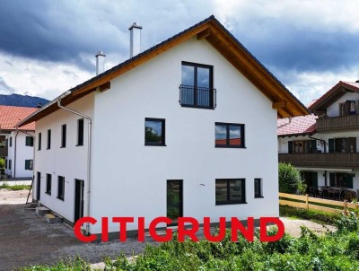 Benediktbeuern im idyllischen Voralpenland - Großzügige Neubau-DHH mit sonnigem Garten