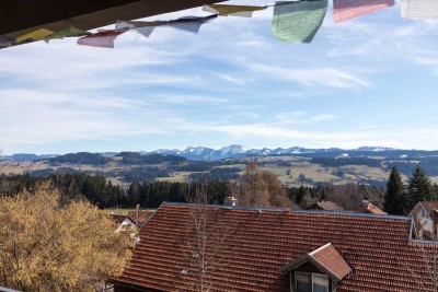 Neuwertige Dachgeschosswohnung
mit schönem Bergblick in Ried/Lindenberg