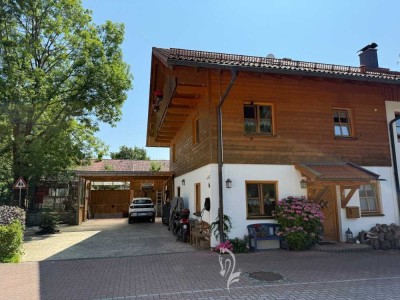 Nähe Starnberger See: Stilvolle Doppelhaushälfte mit herrlichem Garten
