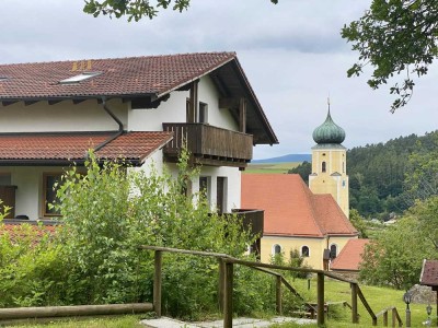 Freundliche 1-Zimmer-DG-Wohnung im goldenen Dreieck