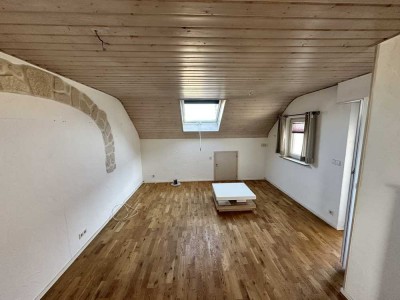 Top Lage  in Heumaden 2,5-Zimmer-Dachgeschosswohnung mit Balkon in Stuttgart