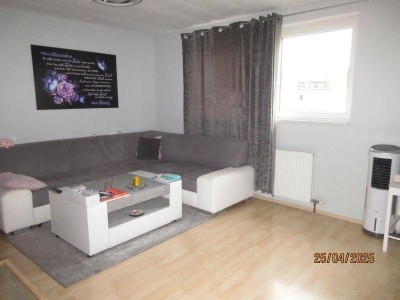 Makartstraße 8,3: Single/Paar: Schöne DG-Wohnung, 2 Zimmer, 42.06m2 WNFL und ausgebautem Spitzboden mit 35,44m2,3.Stock, Parkplätze!