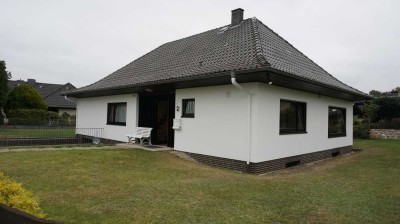 Vielseitiger Bungalow mit Keller und großem Garten
in angenehmer Lage von Ramelsloh