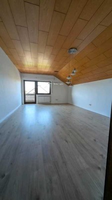 +++ Helle 2-Zimmer DG Wohnung in schöner Wohnlage +++