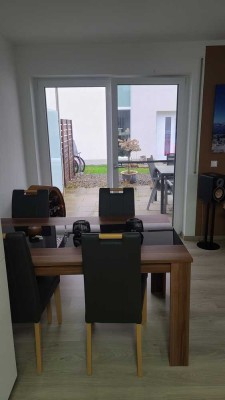 Attraktive , möblierte, barrierefreie 2,5-Zimmer Wohnung mit Terrasse im EG in Blaubeuren-Asch