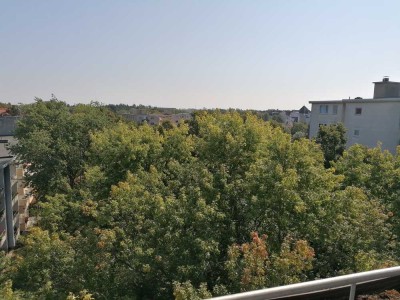 Helle 2 Zimmer-Wohnung mit herrlichem Blick über Berlin