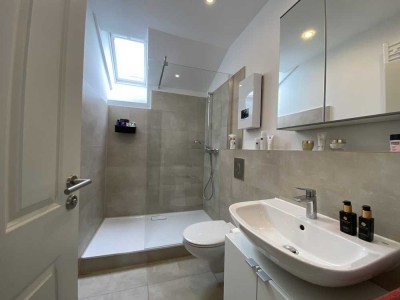***Moderne zwei Zimmer Dachgeschosswohnung***