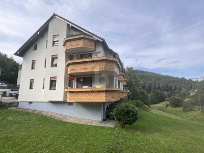 IDYLLISCH IM GRÜNEN GELEGEN