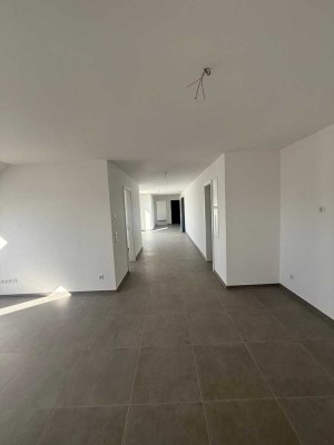 schöne 4 Zimmer Dachgeschosswohnung zu Verkaufen! 5 % Rabatt bis 31.03.2025!