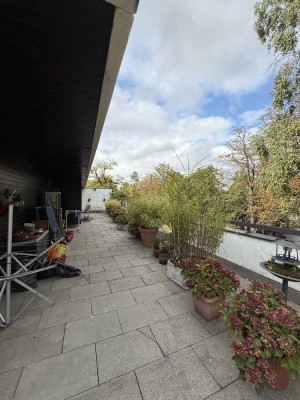Hochwertige 3 Zi. Penthouse Wohnung mit einer ca. 100 m2 großen Dachterrasse, mod. EBK, gr. Keller