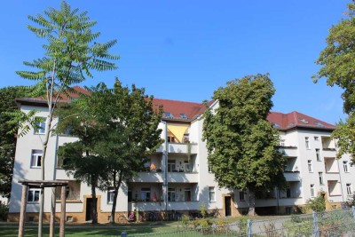 Einziehen und Wohlfühlen! ! Familienfreundliche Umgebung! Großer Balkon & Wannenbad