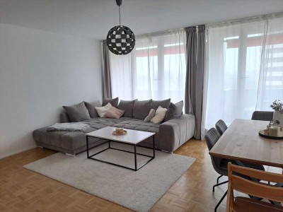 Sanierte, helle 3 Zimmer Wohnung (8.OG) mit Aufzug