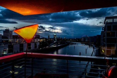 Highlight am Hafen – Split-Level-Wohnung mit Skylineblick, Wasserlage & Smart Home