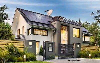 Beidseitig angebautes Einfamilienhaus nebst Scheune