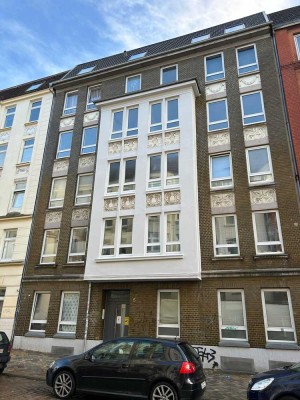 Modernisierte 3- Zimmer Altbauwohnung 4. OG *nur schriftl.Anfragen*