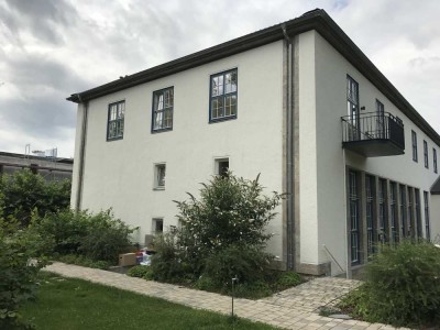 Helle, gut geschnittene drei Zimmer Wohnung mit Einbauküche in Berlin-Dahlem (Zehlendorf)