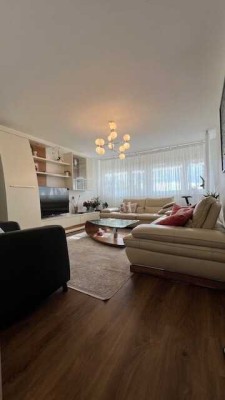 Großzügige 4-Zimmerwohnung mit Garage und Einbauküche!