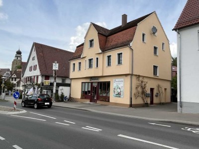 Zum Einzug frei! Helle und sehr geräumige Landhaus-Wohnung in der Innenstadt von Herrenberg zu verk.