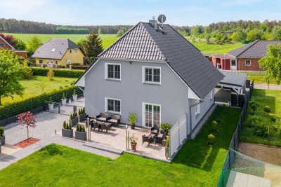 A+ Energieeffizienz, Luftwärmepumpe, Photovoltaik, Einbauküche: Modernes Einfamilienhaus Falkenberg