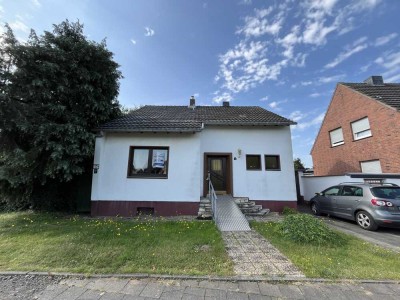 Kernsanierungsobjekt - Einfamilienhaus aus den 60er mit Ausbaureserve in Bergheim-Ahe